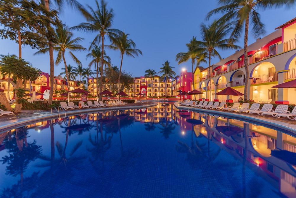 Grand Decameron Complex Bucerias, A Trademark All-Inclusive Resort Exterior photo