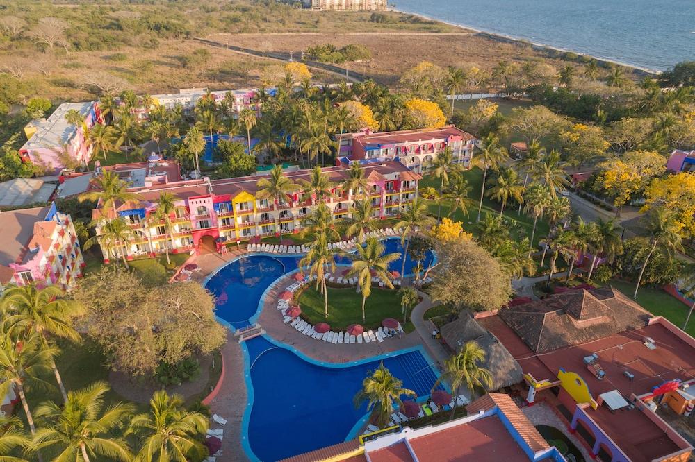 Grand Decameron Complex Bucerias, A Trademark All-Inclusive Resort Exterior photo