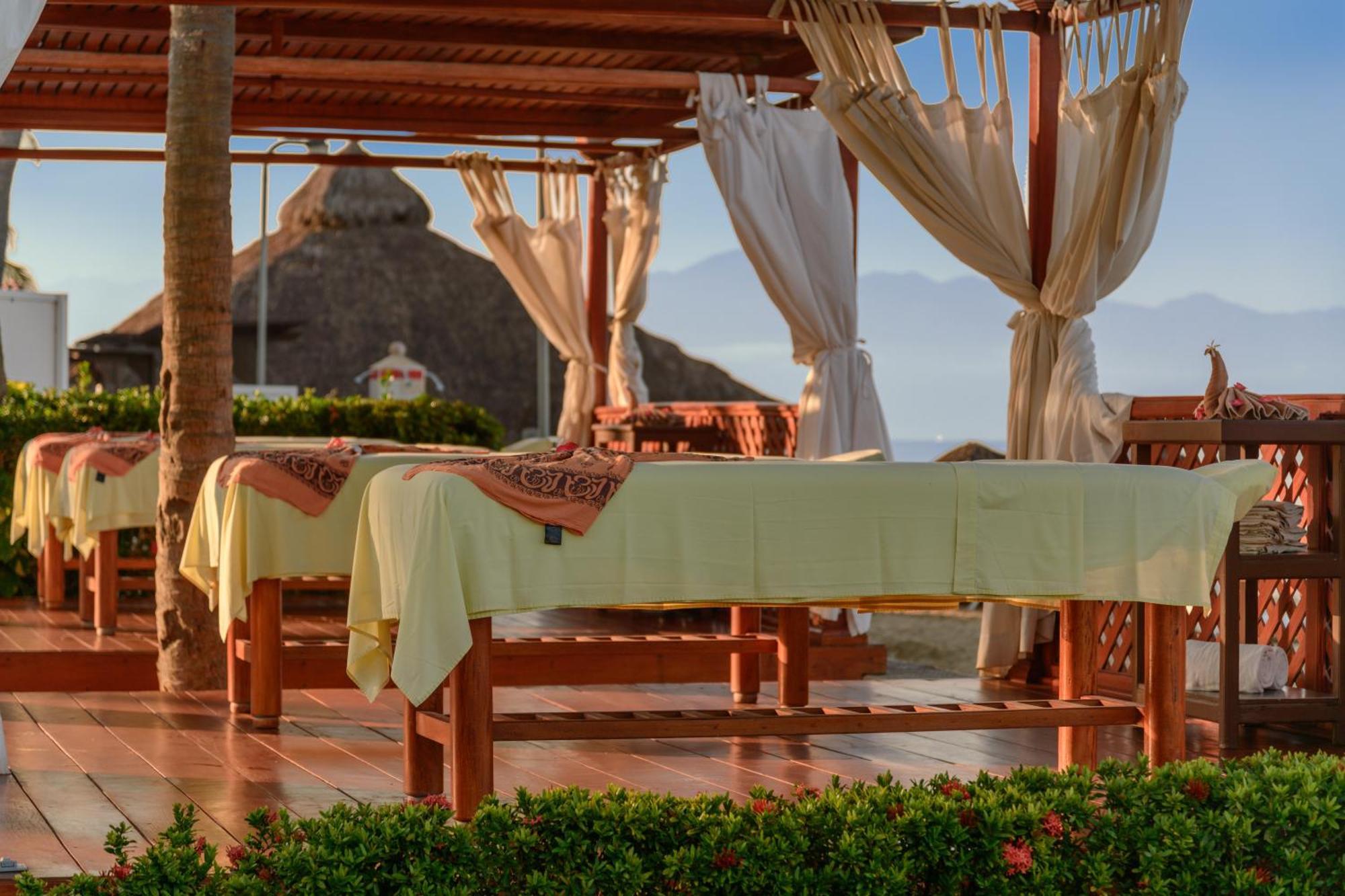 Grand Decameron Complex Bucerias, A Trademark All-Inclusive Resort Exterior photo